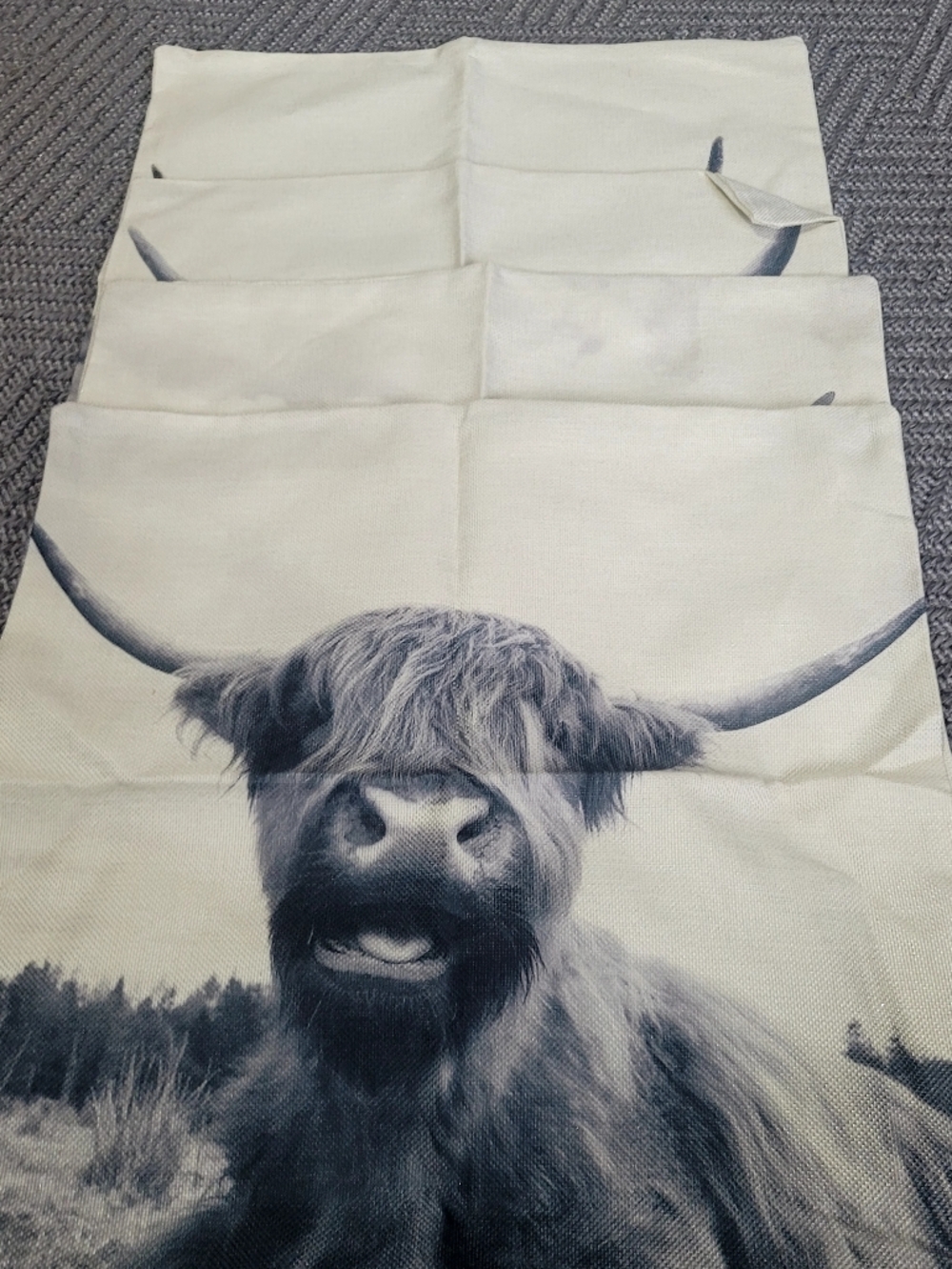 Highland Cow Lot of 4- Cream & Black Print Zip Throw Pillow Cases 17.5x17.5